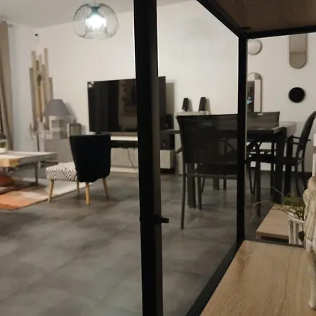 וילה House, 3 Bedrooms, Pool סאבניי-לה-טמפל